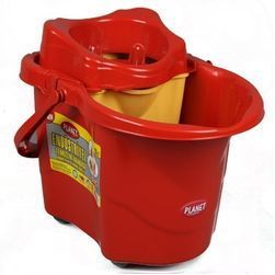 Bucket with mop press and wheels 20L